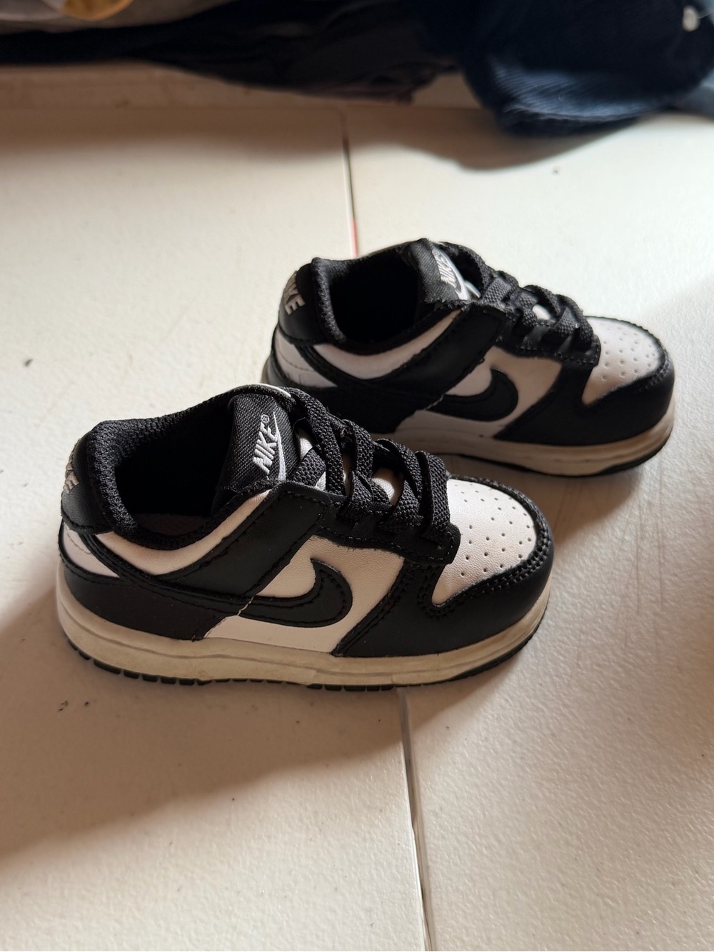 Nike Kids Black and White Low-Top Sneakers with Velcro Strap